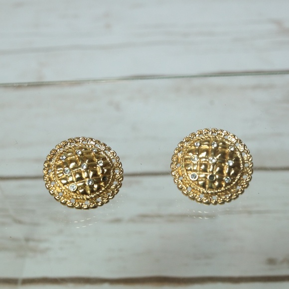 St. John Jewelry - St John Clip on earrings gold tone